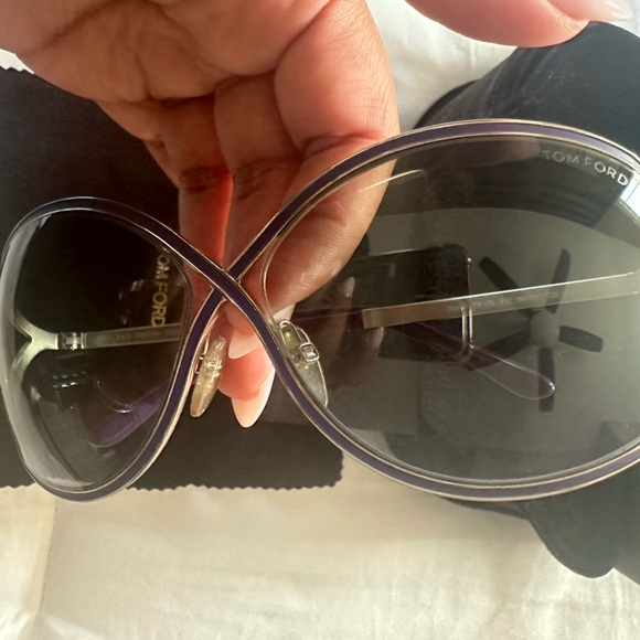 💯Percent authentic Tom Ford sunglasses 🕶️ - Picture 4 of 7